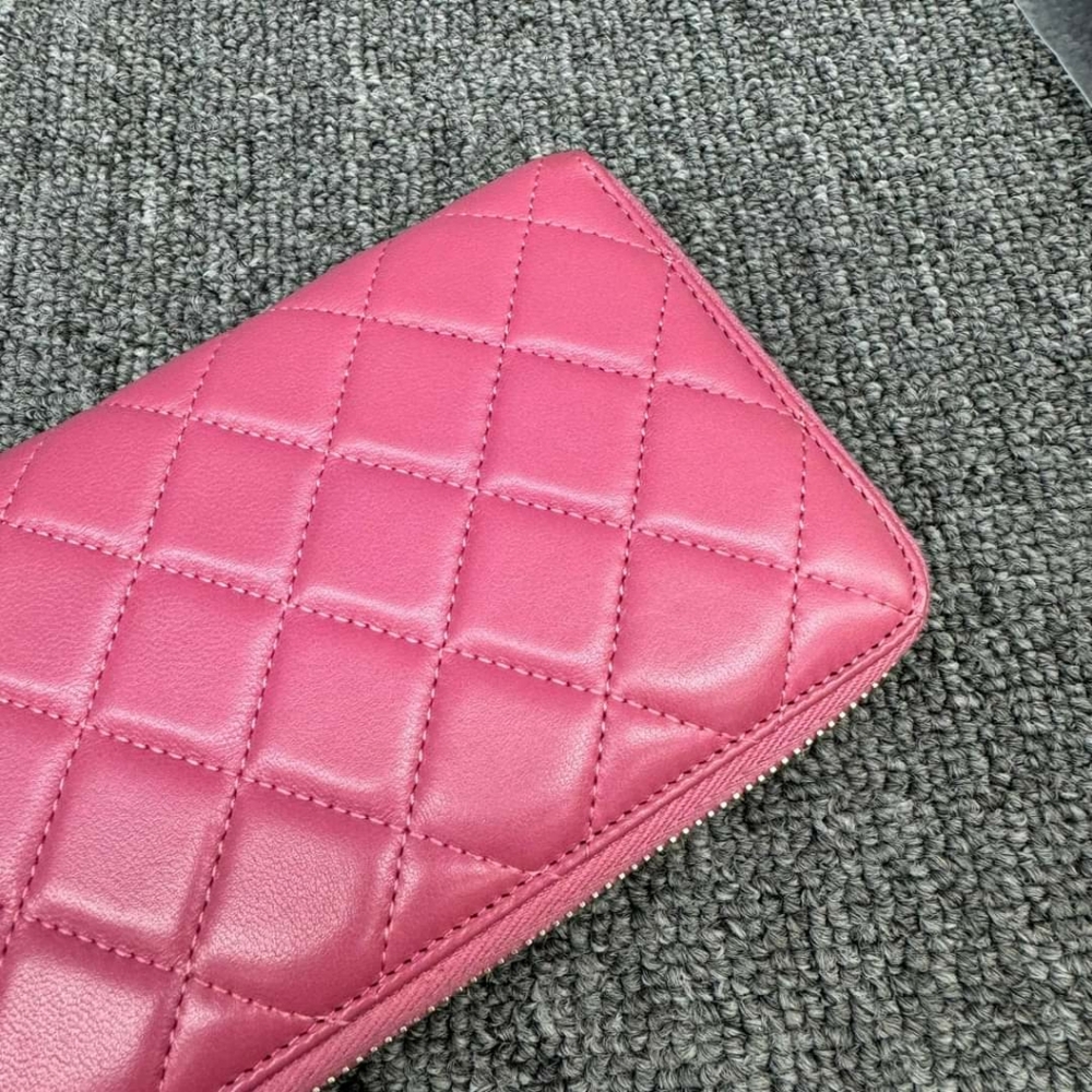 100% Authentic CHANEL Pink Leather Wallet - Picture 2 of 14